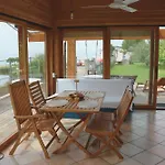 Apartma Beachfront Oasis Fiesa - 20m To Sea, Terrace & Parking