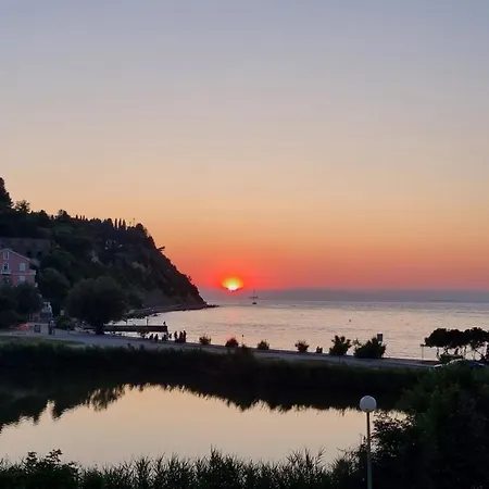 Apartman House - Private Oasis - Beachfront With A Sea View Terrace