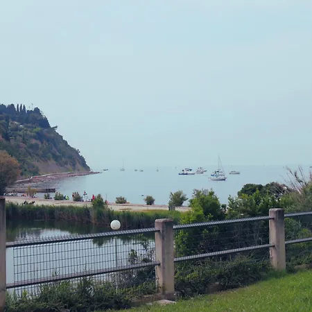 Beachfront Oasis Fiesa - 20m To Sea, Terrace & Parking Apartament
