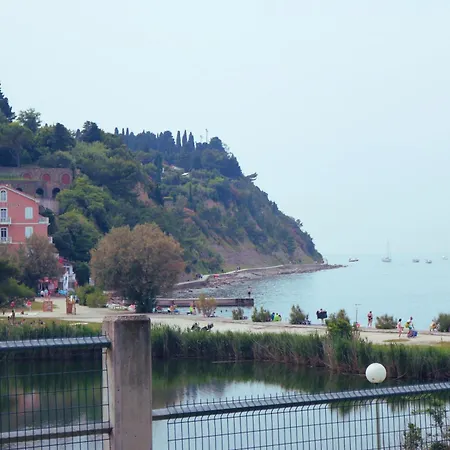Apartament Beachfront Oasis Fiesa - 20m To Sea, Terrace & Parking Piran