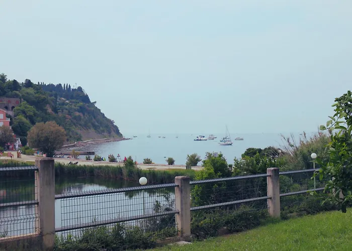 House - Private Oasis - Beachfront With A Sea View Terrace 公寓