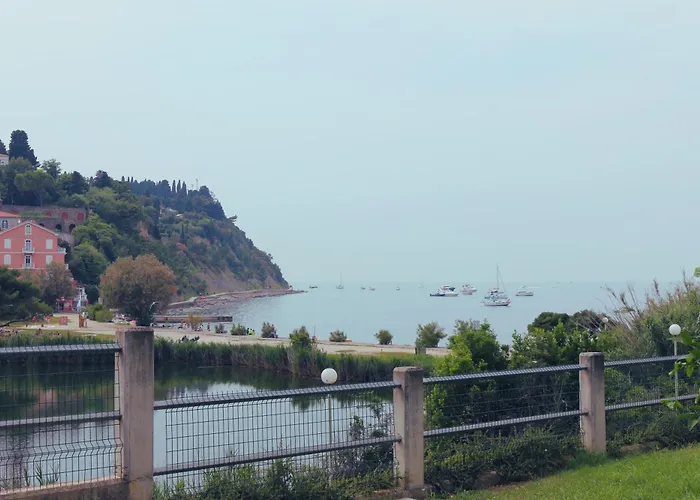 House - Private Oasis - Beachfront With A Sea View Terrace 公寓 *